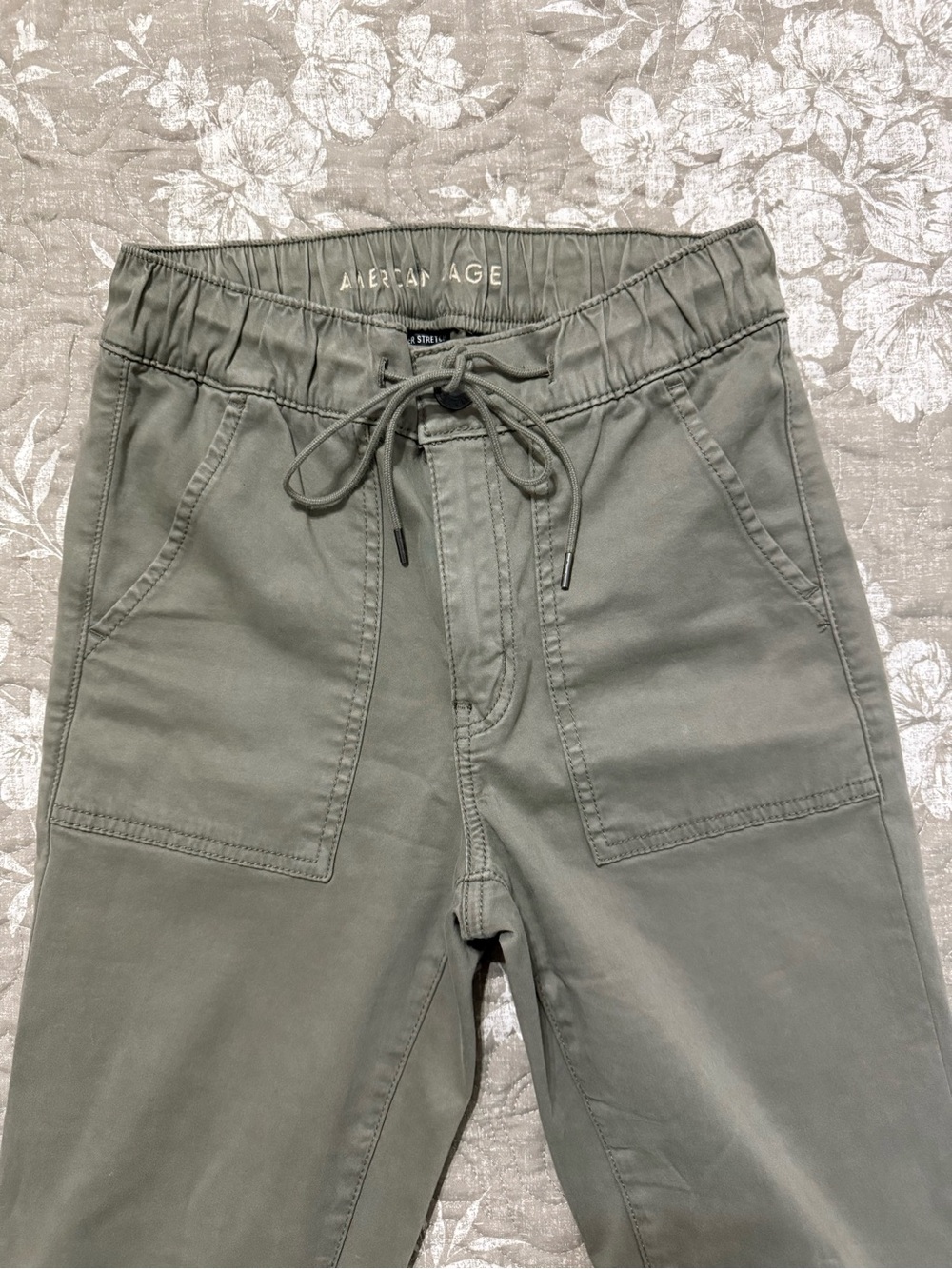 AE Joggers - Picture 2 of 3